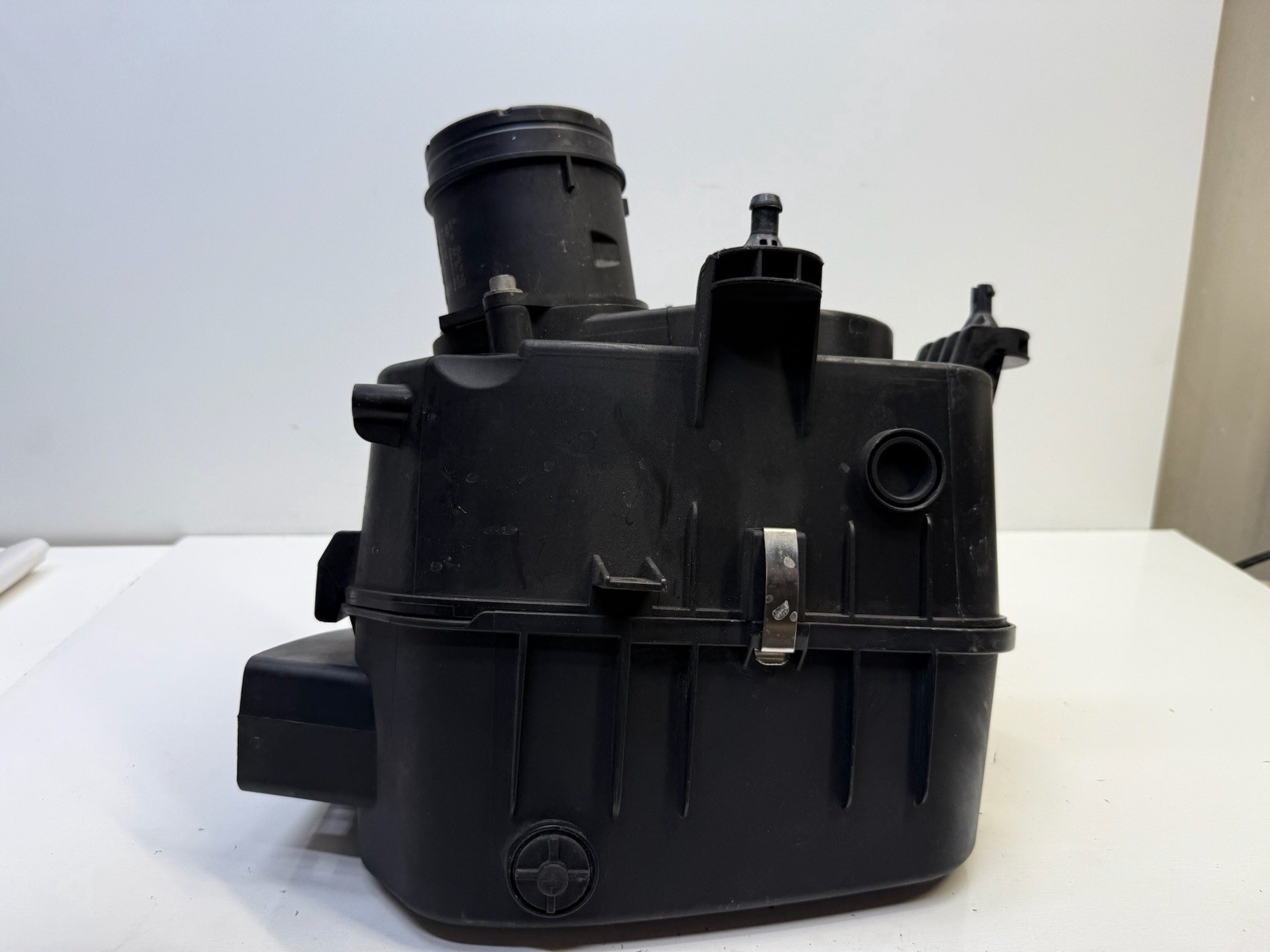 14-17 Maserati Ghibli M157 Left  Side Intake Air Cleaner Filter Box Housing OEM