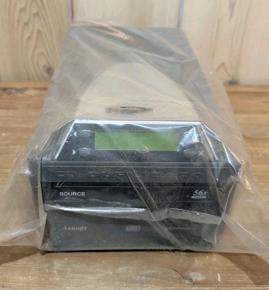 I/O MAGIC Beige 52X CD-R 24X CD-RW Duplicator Model I5252DE - READ - Image 3 of 4