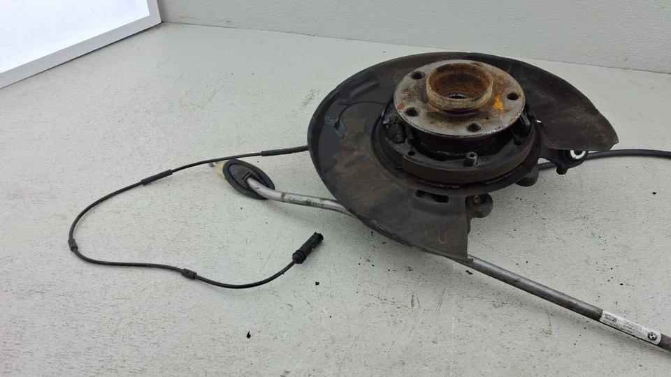 BMW 320I XDRIVE 2013-2018 eje trasero izquierdo nudillo rueda buje OEM Foto 3 de 4