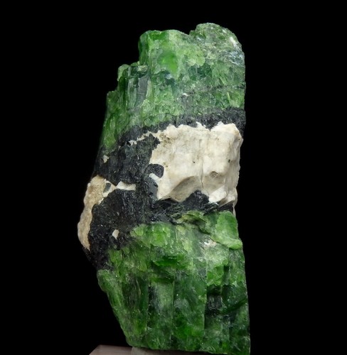 CHROMIAN DIOPSIDE & MAGNESIO-ARFVEDSONITE & FELDSPAR ---- RUSSIA Inagli /pk005 - Picture 3 of 16