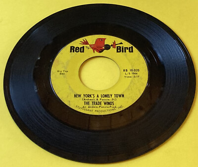 45 rpm THE TRADE WINDS New York's a Lonely Town & Club Seventeen 1965 Red Bird