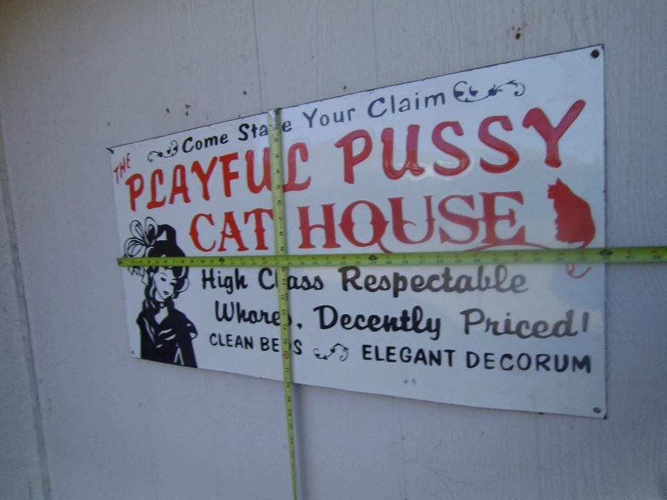 美国俏皮小猫屋大号瓷器 38 英寸宽 x 17 3/4 英寸小时妓院 ADV。 标志 — 第 3/4 张图片