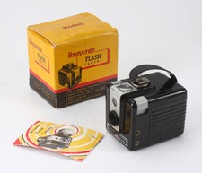 KODAK FRANCE BROWNIE FLASH, USES 620 FILM, BOXED/cks/194775