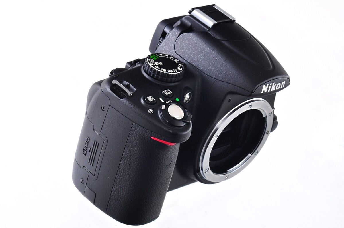Nikon D5000 デジタル一眼レフ55-200 シャッター611回❗️ Nikon D5000 デジタル一眼レフ55-200 シャッター611回