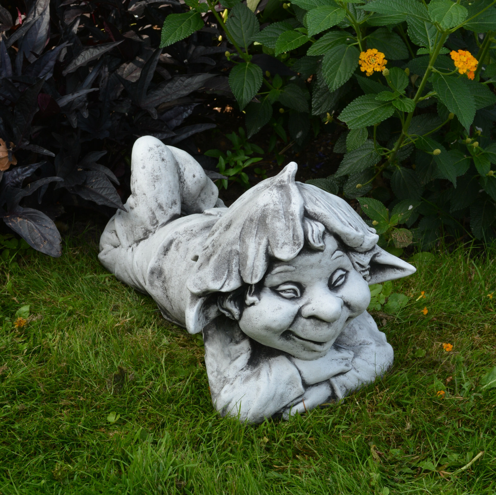 Gnome slacker elm leprechaun stone figure 24 cm 13 kg white concrete frost-proof