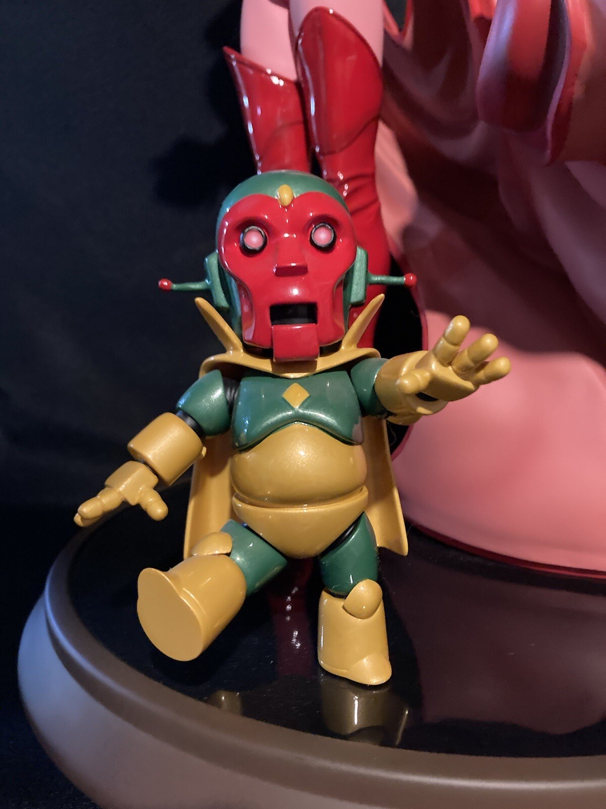 Sideshow Collectibles Marvel Scarlet Witch & Vision Comiquette Mark Brooks - Picture 11 of 18