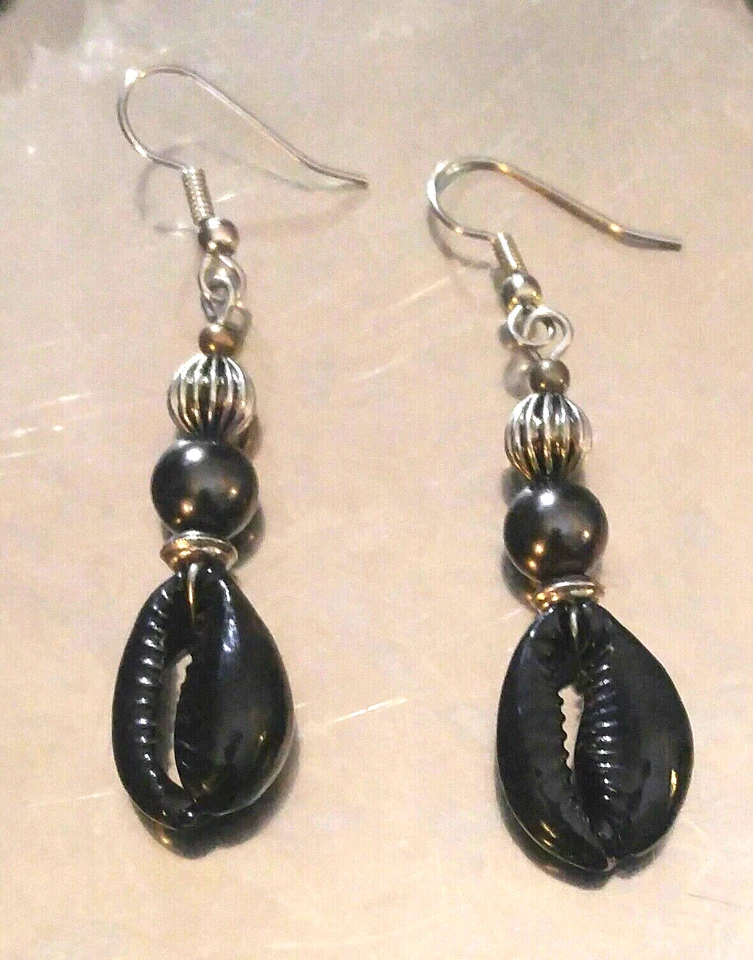 Conjunto de collar de perlas de imitación negras y concha de Cowrie conjunto de joyas para mujer Foto 4 de 4