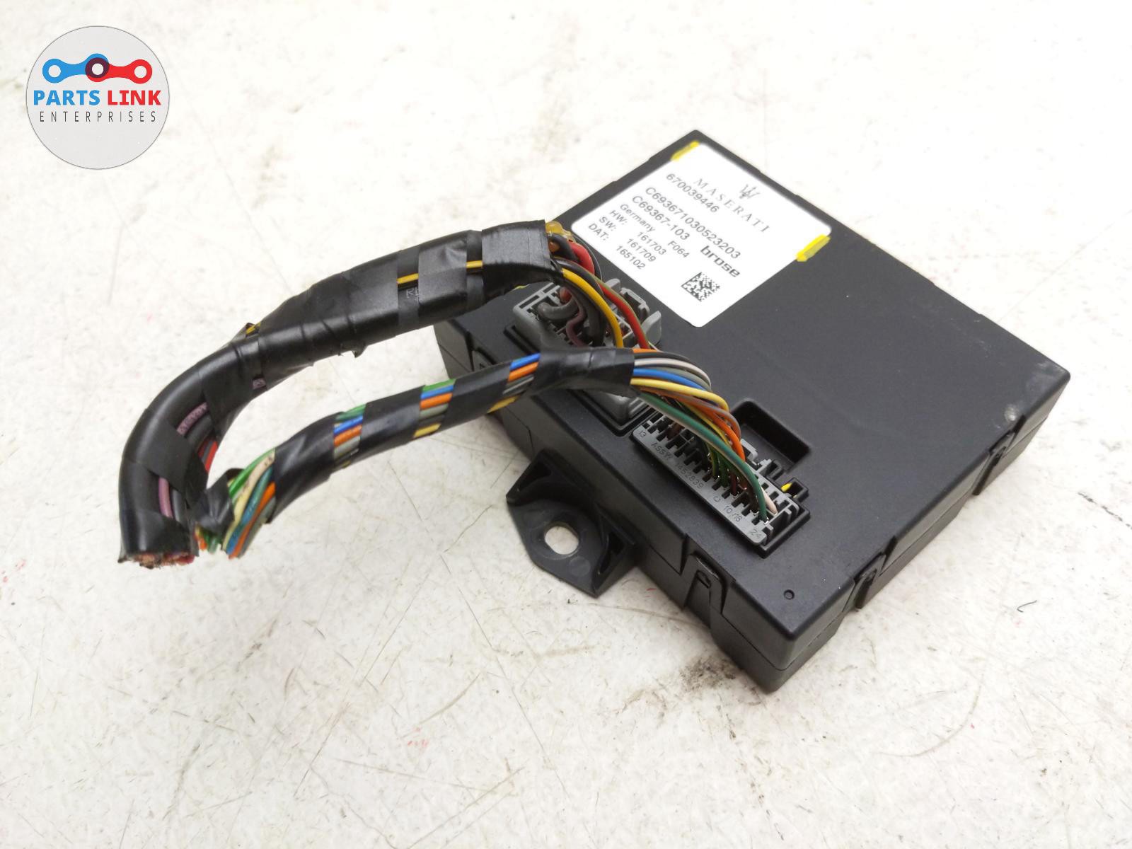 2017-20 MASERATI LEVANTE REAR POWER TRUNK LID LIFT GATE CONTROL MODULE PLUG M161