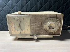 Vtg MCM c1960s General Electric GE C-465C White Ivory AM Tube Radio Clock 