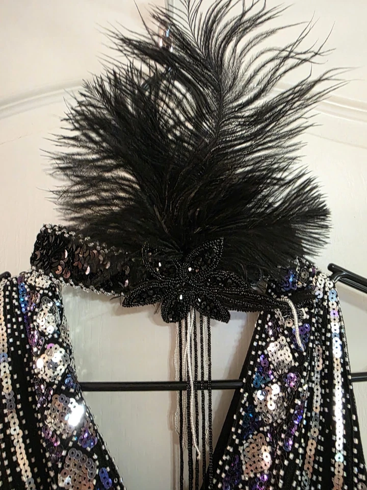 Vestir Halloween Flapper secuencia negra y plateada con accesorios Foto 2 de 4