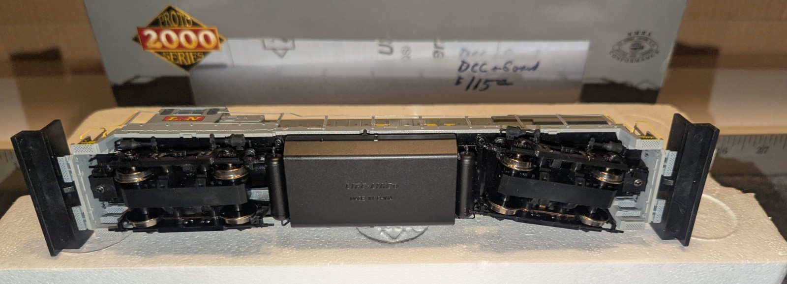 PROTO 2000 SERIES - L&N U30B DIESEL LOCOMOTIVE - SOUND & DCC