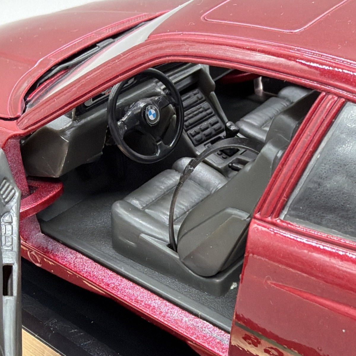 Maisto 1/18 BMW 850i 1990 – Miniature Diecast Rouge, Collection