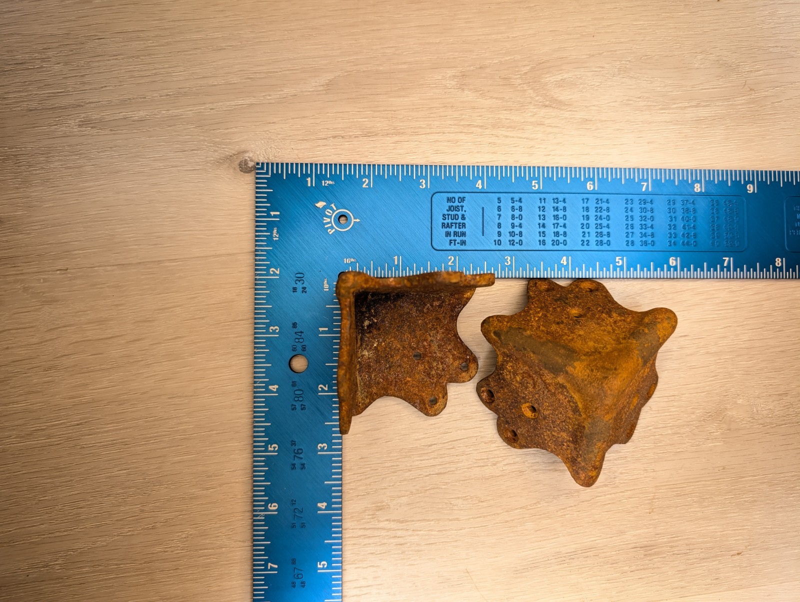 4 Antique Iron Corner Brackets Steamer Trunk Ornate Heavy Metal Hardware Rusted