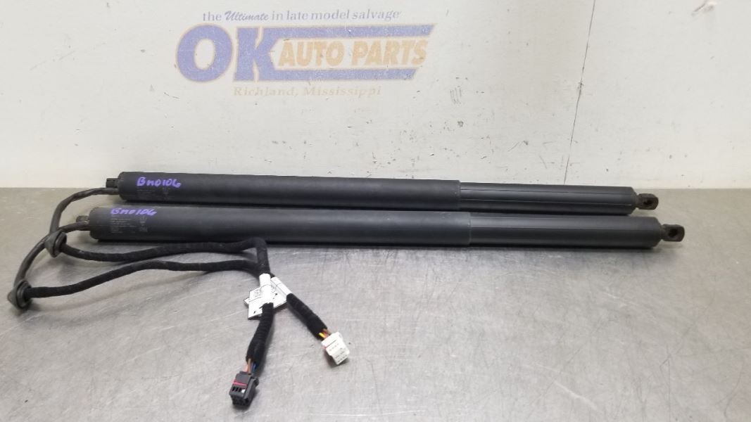 19 2019 MASERATI LEVANTE OEM POWER LIFT MOTOR ACTUATOR SET 6701065110 6701065100