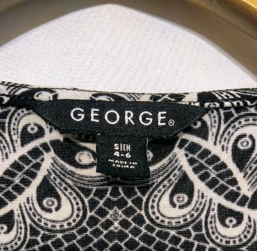 Black & White OPTICAL ILLUSION Women's Small V-Neck Blouse George 3/4 Sleeve - Picture 3 of 4