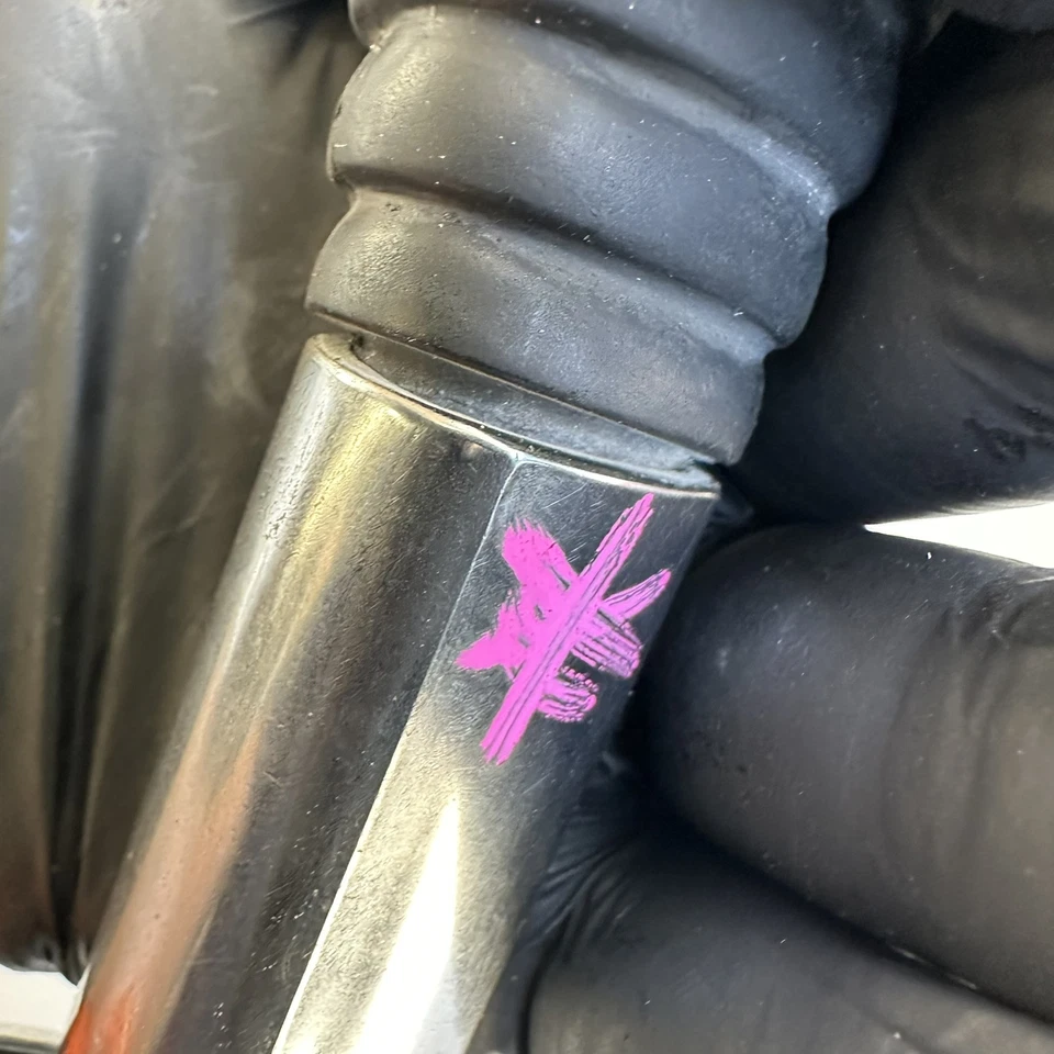 Intermitente indicador delantero izquierdo Triumph Bonneville T100 2012 *ligeramente doblado Foto 4 de 4