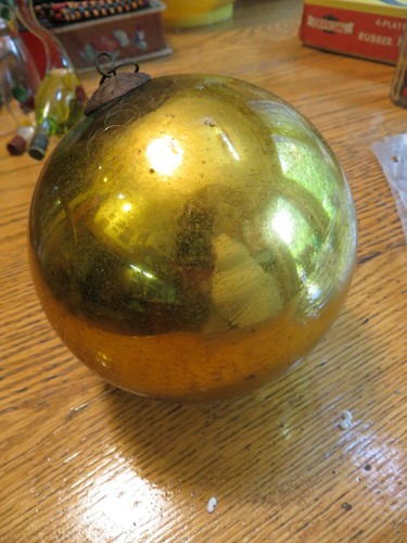 Grande Antiguo Siglo XIX Vidrio Mercurio Bola Adorno de Navidad Dorado 4.5" - Imagen 1 de 7