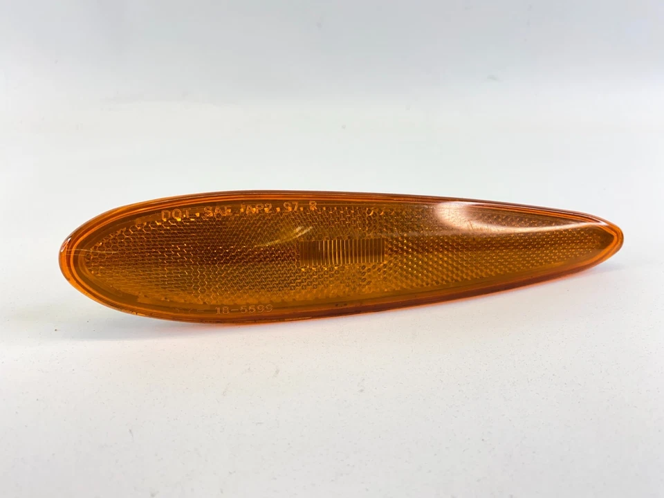 Conjunto de lámpara de señalización del lado del pasajero delantero derecho Nissan Máxima 2000-2003 Foto 3 de 4