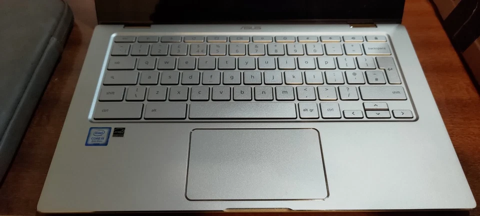 ASUS Chromebook Flip C434-T 14" (128GB, Intel Core I5-8200Y (1.3GHz), 8GB RAM) - Image 3 of 4