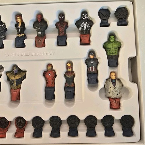 Marvel Collector's Chess Set Complete - Licensed Custom Sculpted Chess USAopoly - Picture 8 of 13