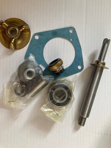 Wasserpumpe Water pump für Renault Saviem Schlepper Traktor 592-30 709-30 709-31 - Picture 6 of 8