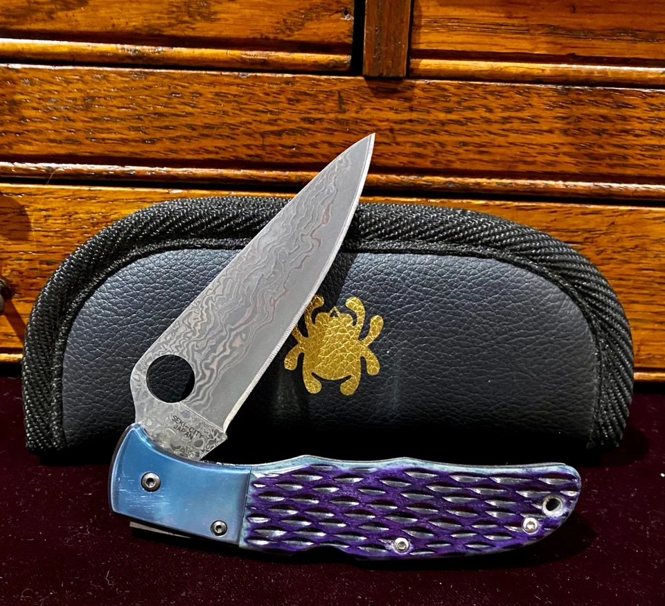 Carpeta de hueso Spyderco SPRINT RUN Endura Damasco azul jigged Foto 2 de 3