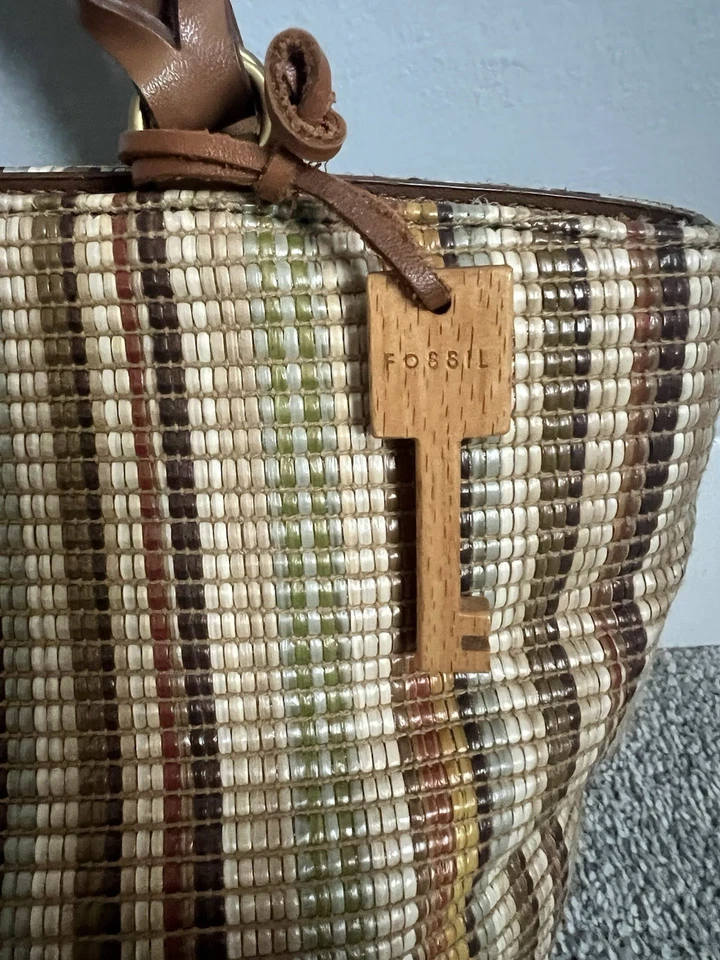 Bolso de Hombro Fossil Natural Multicolor Tejido a Rayas Imitación Cuero Borde Foto 2 de 4