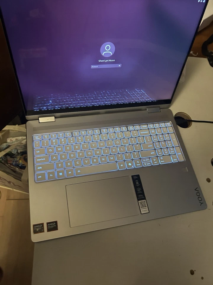 Portátil Lenovo - Yoga 7 2 en 1 - Copiloto + PC - 16" 2K LCD Pantalla Táctil - AMD Ryzen Foto 2 de 2
