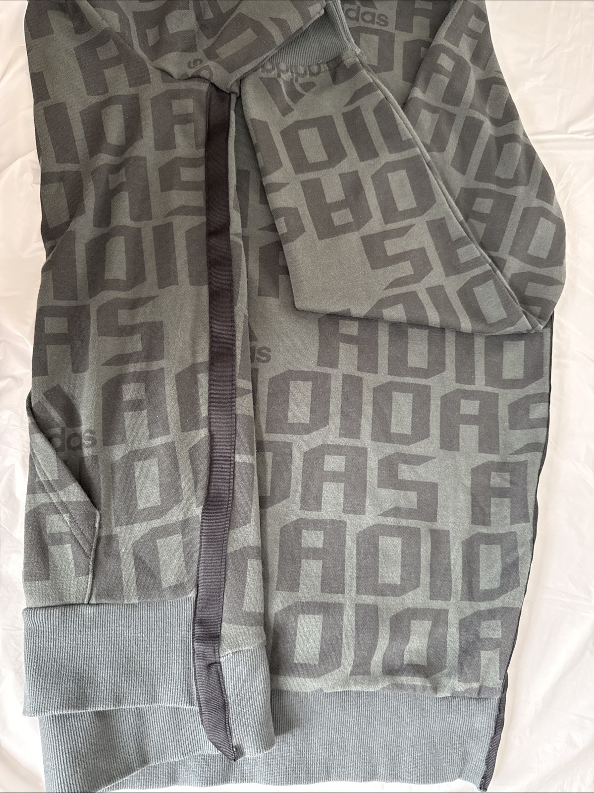 Adidas Hoodie Mens Medium Pull Over All Over Logo Spellout Sweatshirt Sweater thumbnail 10