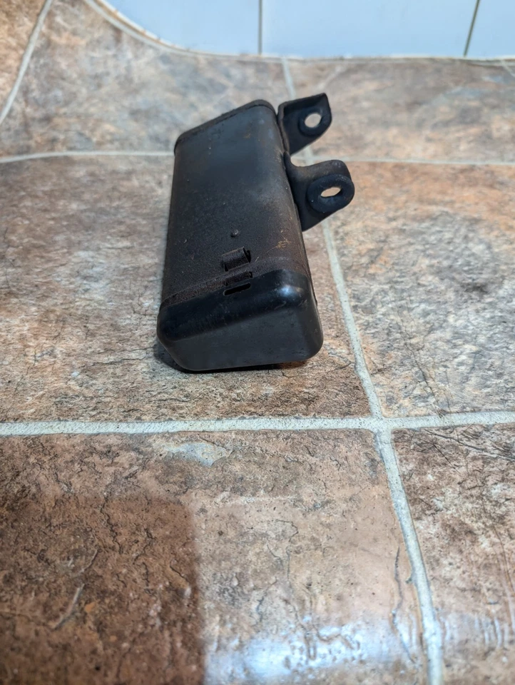 CAJA HERRAMIENTAS HONDA CL175 72 ESTUCHE PORTAHERRAMIENTAS Foto 2 de 4