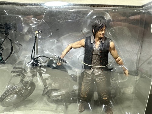 AMC McFarlane Toys Daryl Dixon with Chopper Deluxed Box Set SEALED - Picture 4 of 12