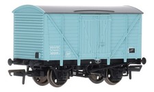 38-190A Bachmann OO 10 Ton insulated Van B872016 (Pre-Owned)
