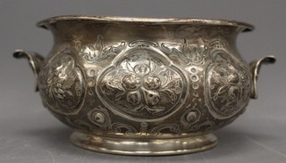 1846 G.R.E.B. London STERLING SILVER Twin Handle Embossed Bowl 5" 219.3g M25