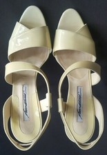 Brian Atwood Vernice Vintage D'orsay Pumps- Soft Yellow - Size 40 Made In Italy