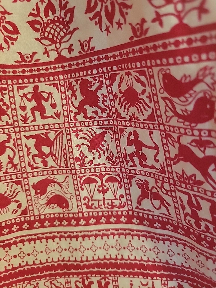 Saia Vintage Feita à Mão Estampa Astrologia do Zodíaco Creme Vermelho XXS - Imagem 2 de 4