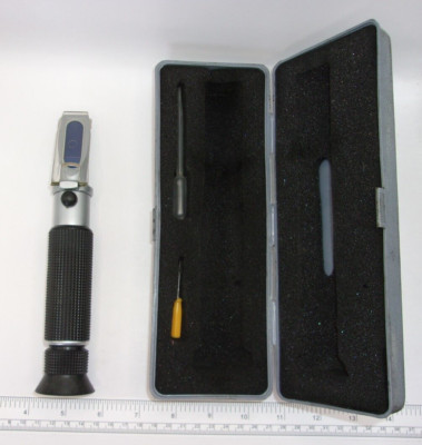 CHASE Portable Handheld Refractometer, Model #80-1090% to 32% ATC, 1250A