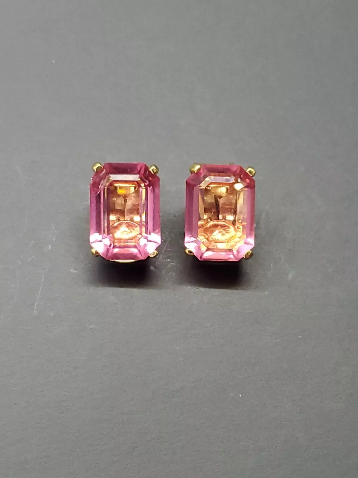 Boucles d'oreilles à clip cristal vintage Christian Dior ton or signé rose émeraude coupe
