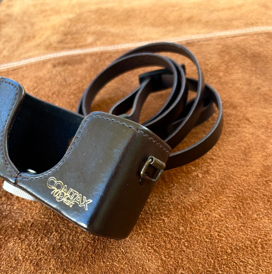 【COMO NUEVO】 Medio Estuche de Cuero CONTAX T3 Modelo 70 Aniversario (Marrón Oscuro) de Japón Foto 2 de 4