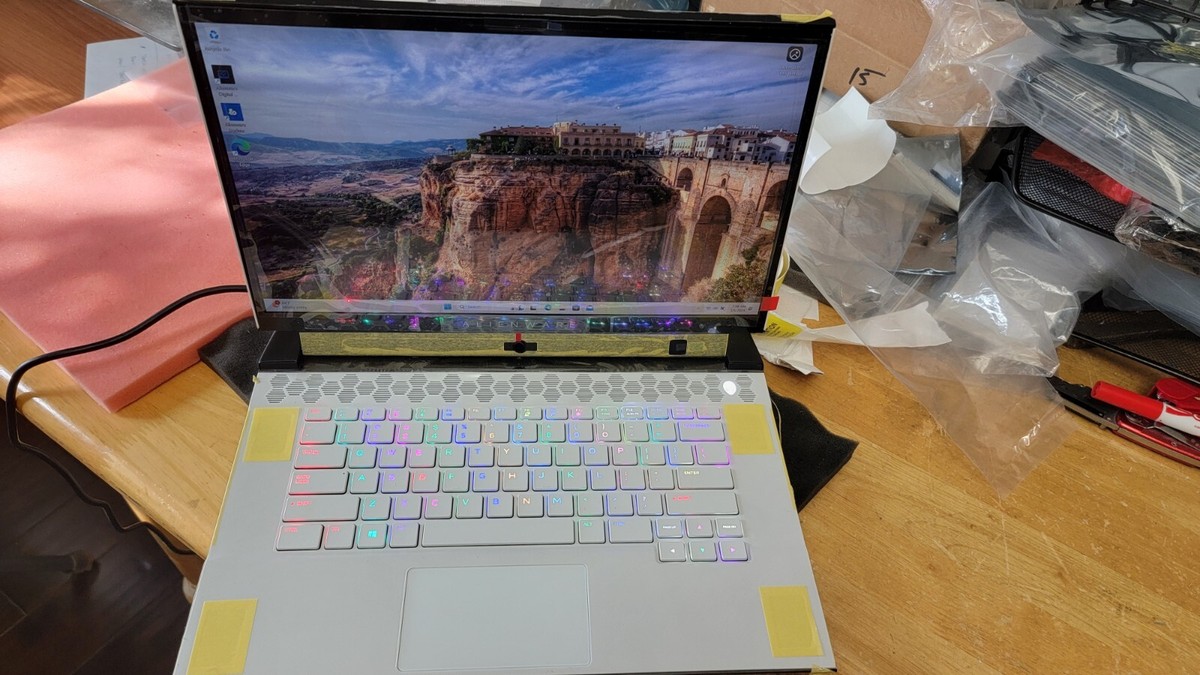 DELL - Alienware m15 R2 カスタム　i9、RTX2080 Alienware M15 R2 i9-9980HK 3.4GHz 16GB GeForce RTX 2080 2TB