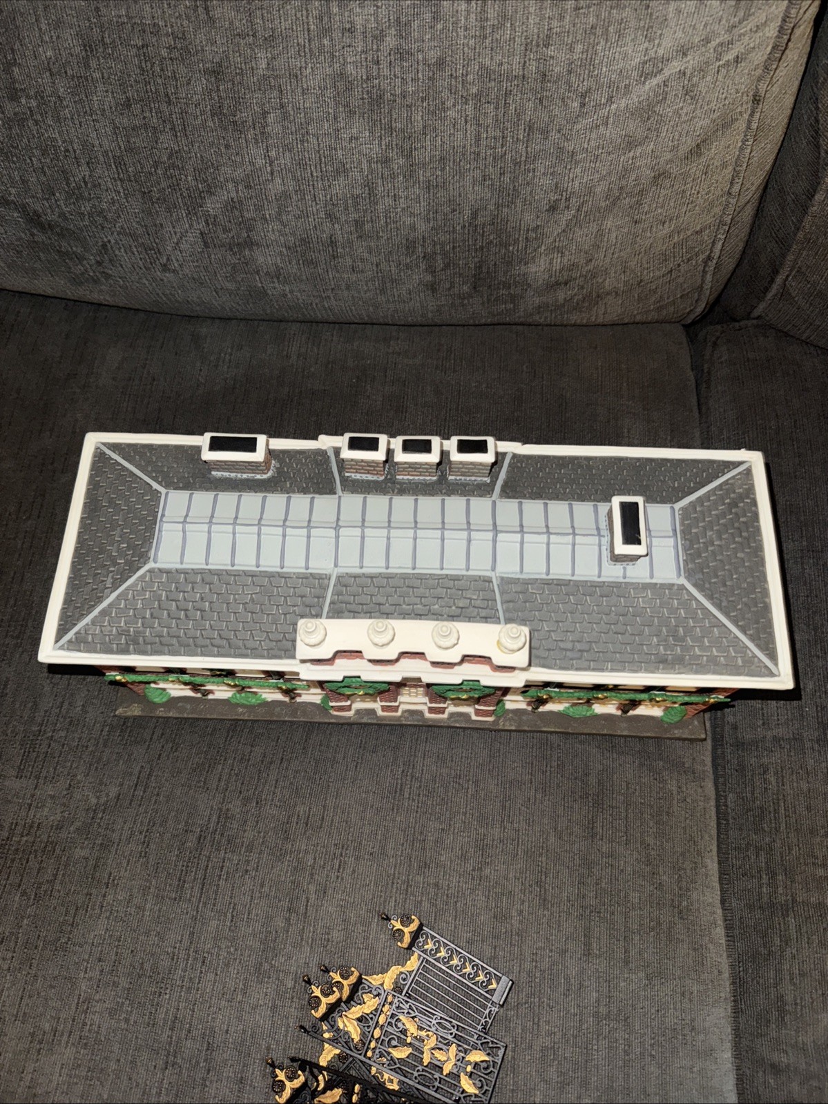 Dept 56 KENSINGTON PALACE 14" Illuminated House Dickens Village 58309 in Box