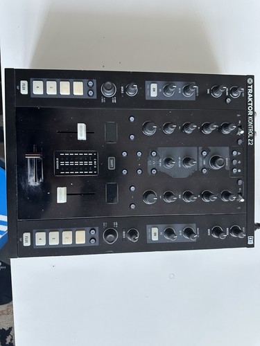 traktor z2 mixer. Powers On/Untested