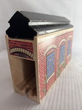 Thomas  Friends Wooden Train Railway Special Engine Shed 99300