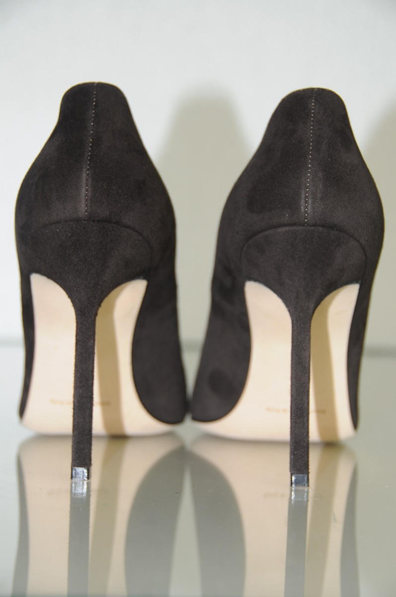 Escarpins Manolo Blahnik BB 105 - Velours Noir - Talons Hauts - Tailles 35, 38.5, 40.5, 41 - Neuf En Boîte