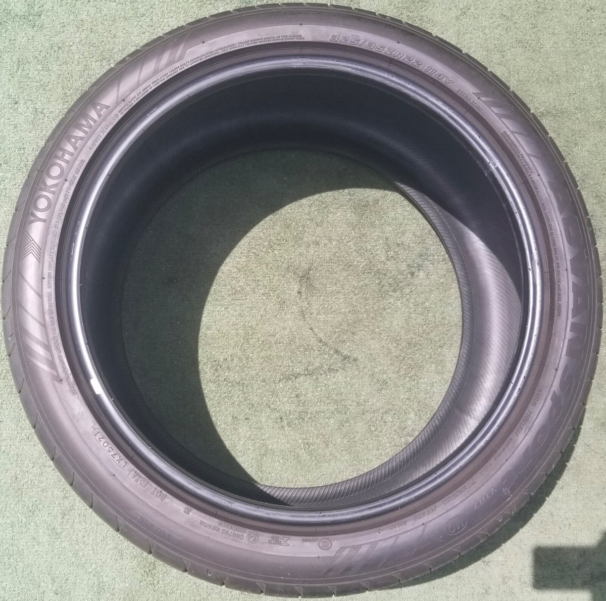 325/35R22 Yokohama Advan Sport V107 Tires MO1 Mercedes-Benz GLE