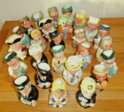 ROYAL DOULTON ''DOULTONVILLE'' CHARAKTERKRÜGE 