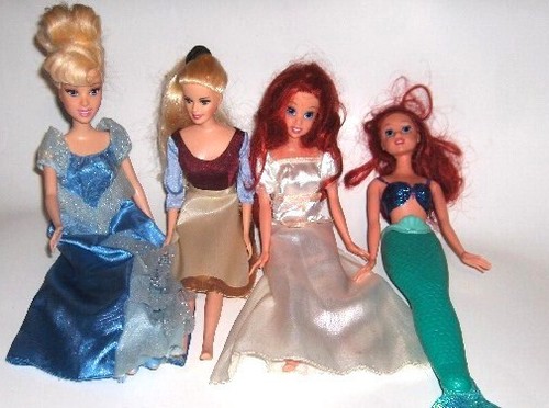 10 Bambole Barbie Mattel DISNEY assortite - Foto 2 di 14