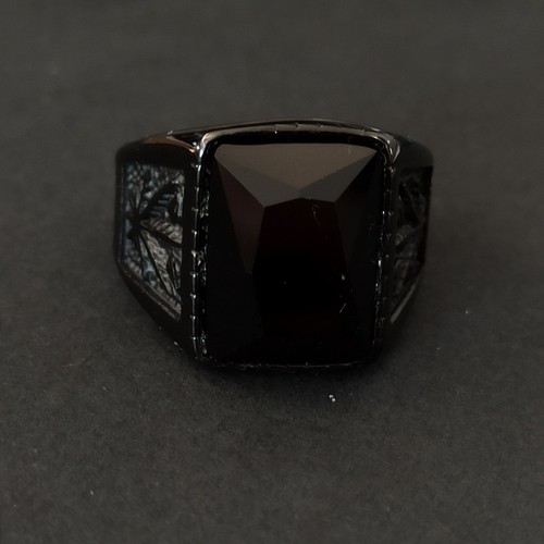 Men's Ring Massive Black Glass Rhinestone Weed Leaf Engravings Statement Signet - Picture 11 of 12