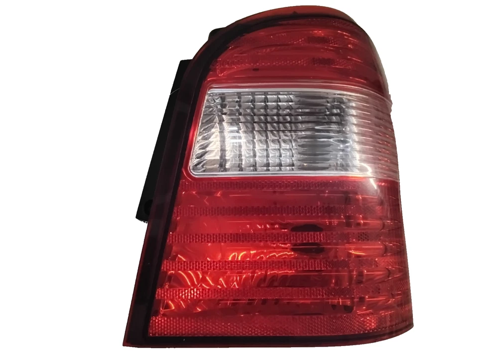 Luz trasera derecha pasajero Ford Freestyle: 2005, 2006, 2007 Foto 4 de 4