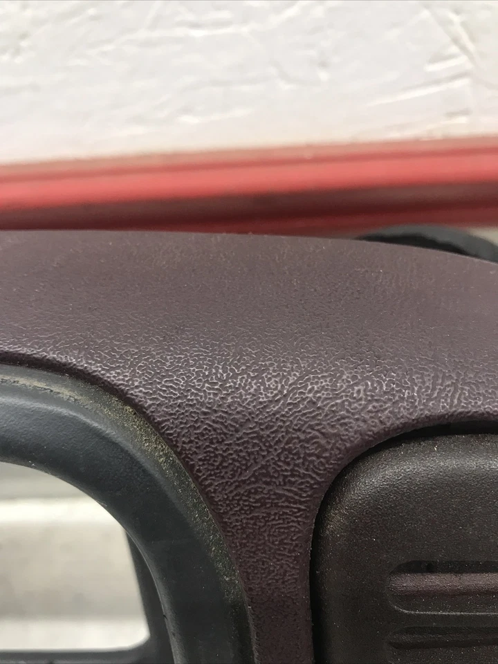 1995-1999 CHEVY SUBURBAN TAHOE YUKON DASH SPEEDOMETER RADIO BEZEL RED OEM - Image 2 of 4