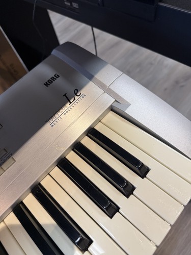 Korg Triton LE 61 Key Keyboard - Picture 5 of 14